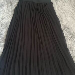 On Running Black Maxi Pleated A-line Skirt